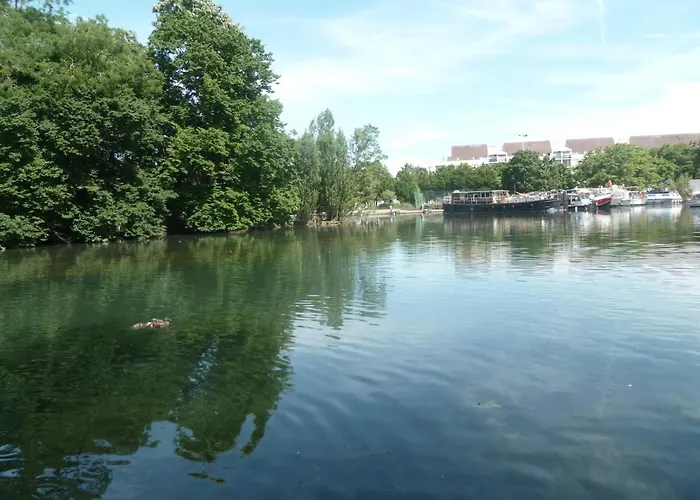 L'escale Dijonnaise * דיז'ון